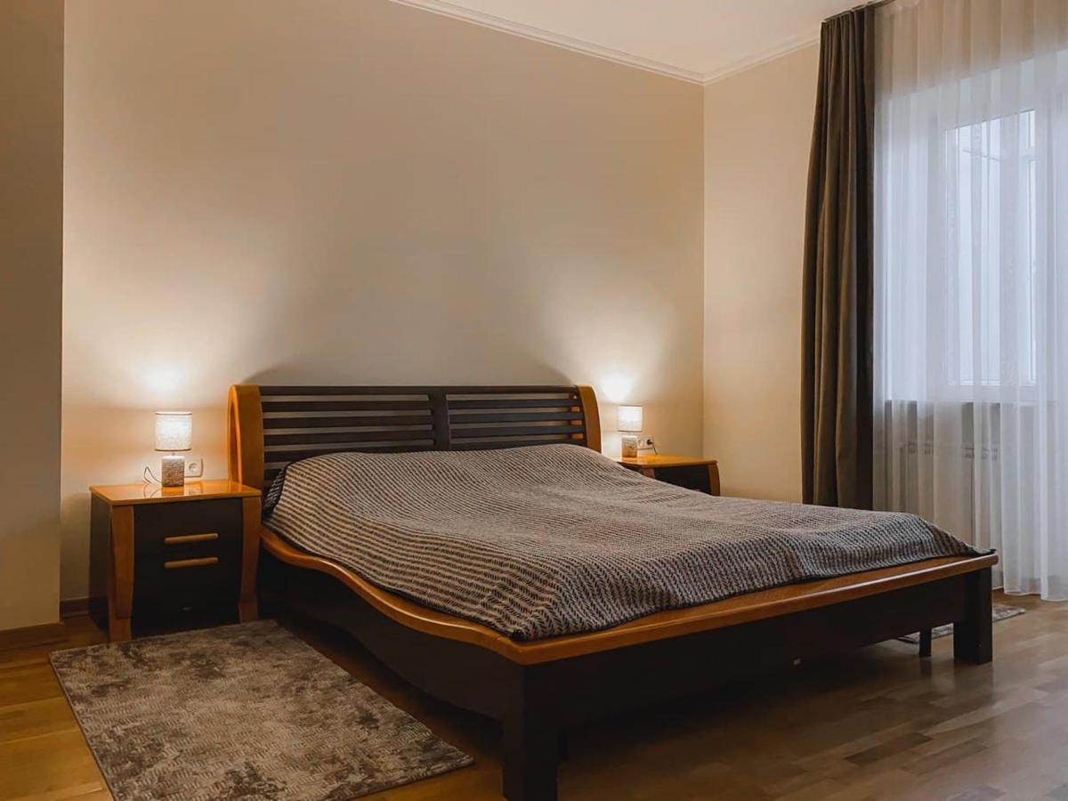 Family Apartment Near The University Czerniowce Zewnętrze zdjęcie