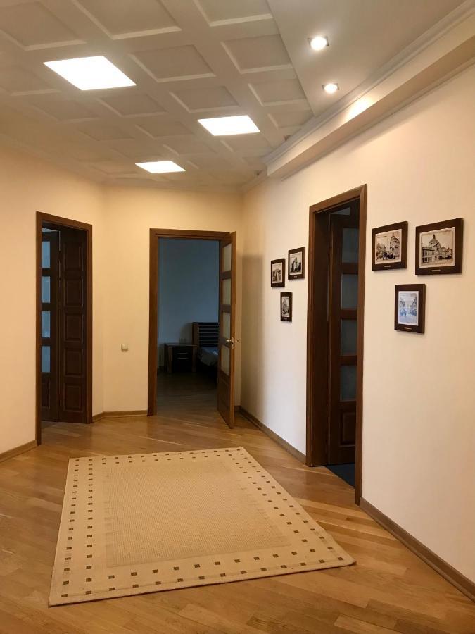 Family Apartment Near The University Czerniowce Zewnętrze zdjęcie