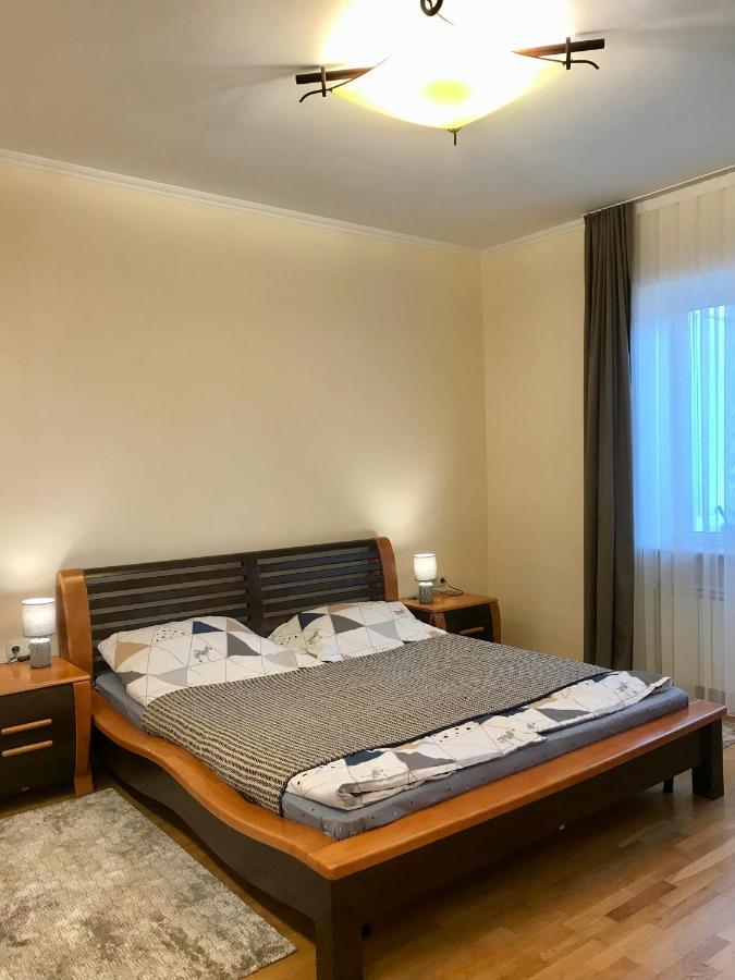 Family Apartment Near The University Czerniowce Zewnętrze zdjęcie